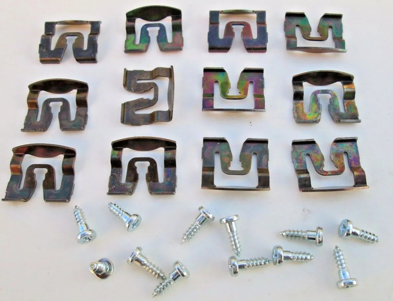 1971-On CHRYSLER Mopar Rear Window Reveal Moulding Clips & Screws